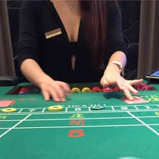 mmkjl4 ပလက်ဖောင်း — မြန်မာ Online Gaming Platform တွင် Slots, Casino နှင့် Sportsbook ကစားနေသော မြင်ကွင်း